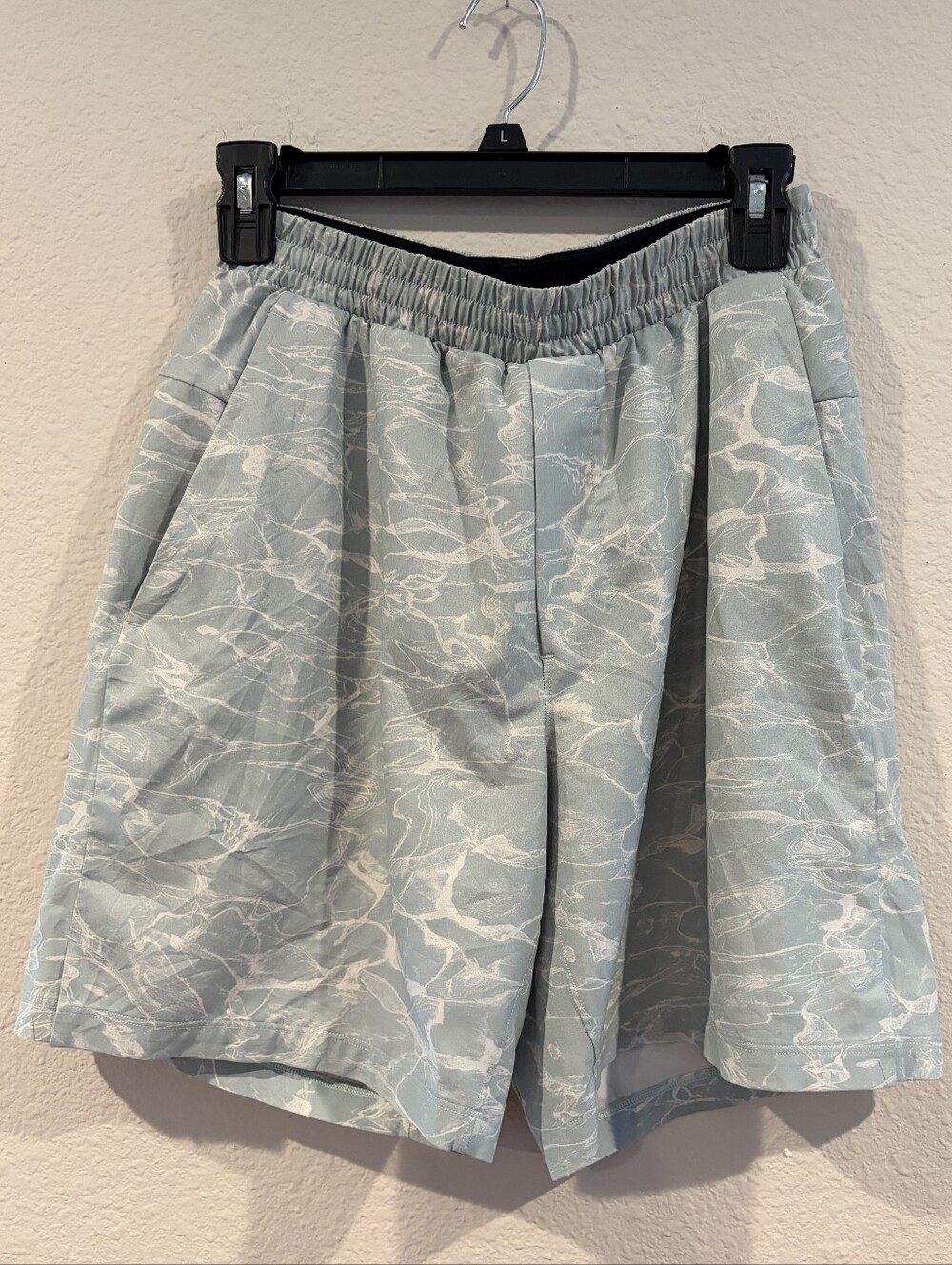 Lululemon Mens Baby Blue White Water Printed Athletic Running Shorts Size Med